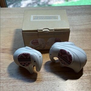 NIB Ceramic Elephant Salt and Pepper Set